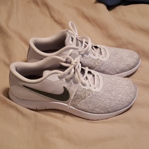 Nike Flex Contact Sneaker